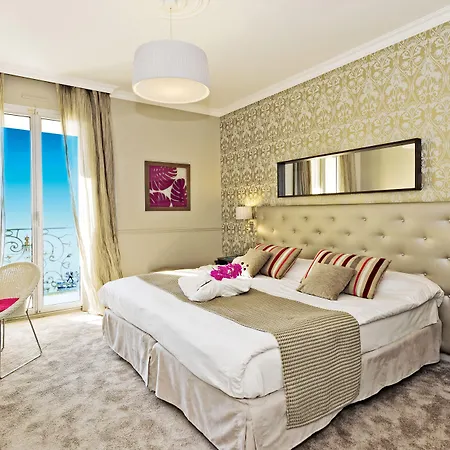 Le Royal Promenade Des 3*