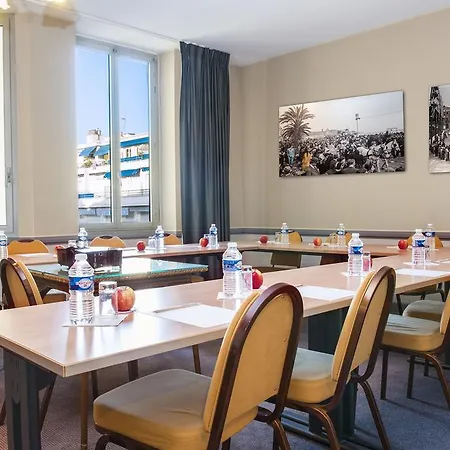 Le Royal Promenade Des