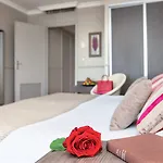 Le Royal Promenade Des Hotel