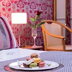 Le Royal Promenade Des Hotel 3*