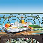 Le Royal Promenade Des