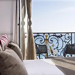 Le Royal Promenade Des Hotel 3*