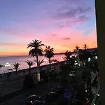 Le Royal Promenade Des 3*
