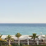 Le Royal Promenade Des Hotel 3*