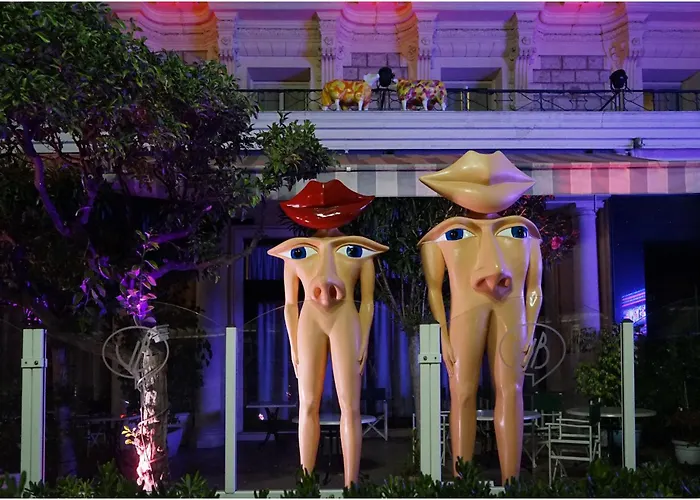 Le Royal Promenade Des 3*