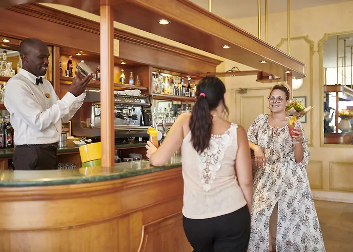 Le Royal Promenade Des 3*