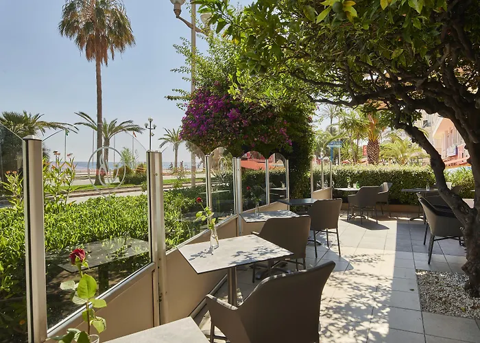 Le Royal Promenade Des