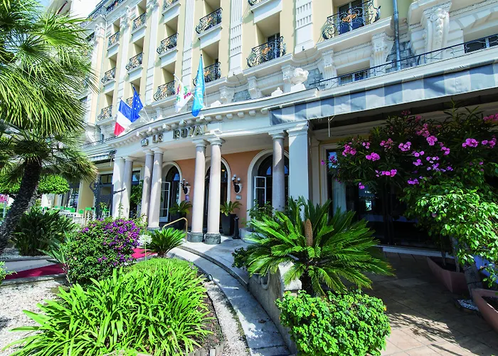 Le Royal Promenade Des 3*