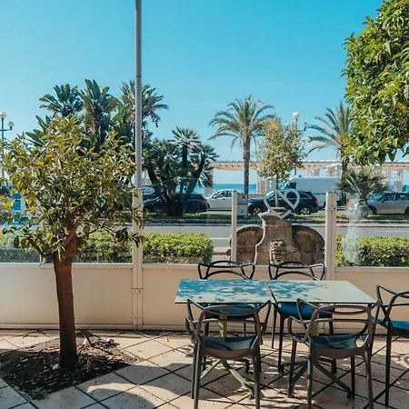 Le Royal Promenade Des מלון 3*