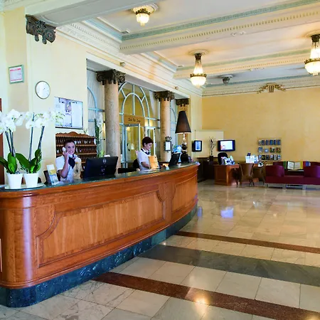 Le Royal Promenade Des Hotel 3*