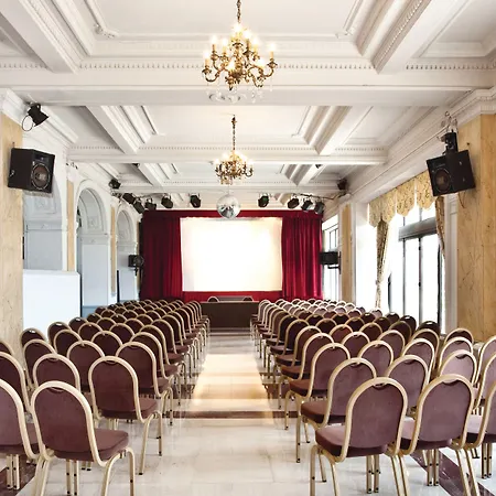 Le Royal Promenade Des Hotel