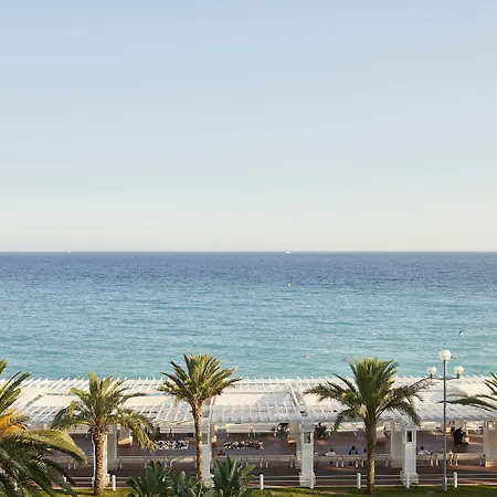Le Royal Promenade Des Hotel 3*