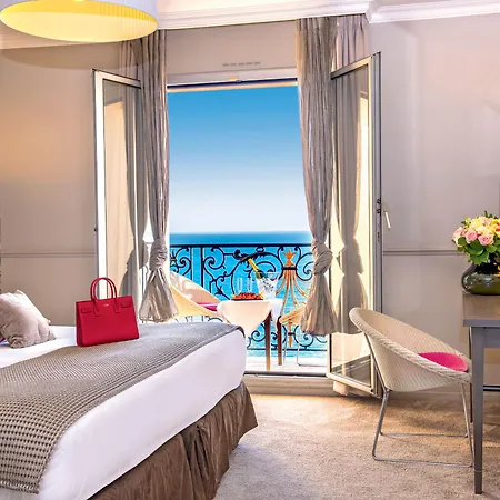 Hotel Le Royal Promenade Des 3*