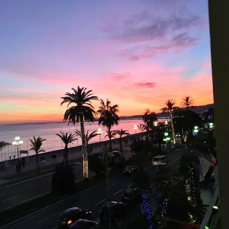 Hotel Le Royal Promenade Des 3*